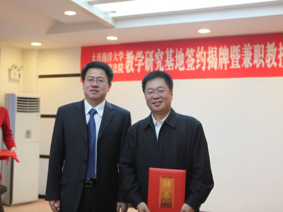 51吃瓜网
与海事法院教学研究基地签约仪式